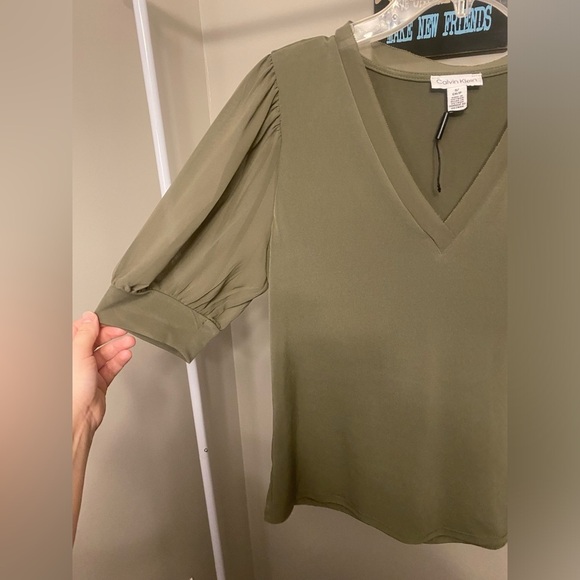 Calvin Klein green v neck blouse with puff sleeves NWOT - Picture 5 of 11